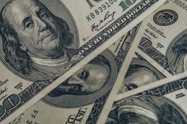 100 dolarla Franklin 'in yüzünü kapat. Amerikan, Amerikan doları nakit para geçmişi.