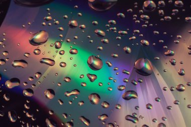 Soyut, çok renkli, güzel holografik efektlerin su damlasını kapatın. Tasarım için arkaplan deseni. 