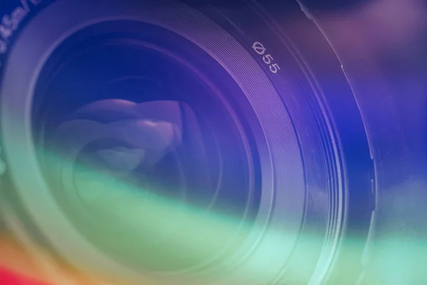 近视美丽的相机镜头与多色的光 设计的背景模式 — 图库照片