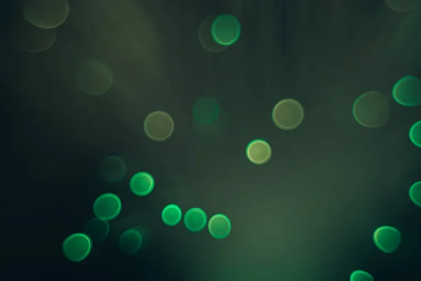 Gyönyörű Elvont Zöld Bokeh Összeomlik Háttér Egy Sötét — Stock Fotó