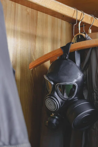 Open Old Closet Which Gas Mask Hangs Clothes Coronavirus Pandemic — Stock Photo, Image
