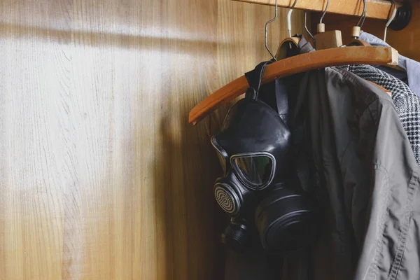 Open Old Closet Which Gas Mask Hangs Clothes Coronavirus Pandemic — Stock Photo, Image