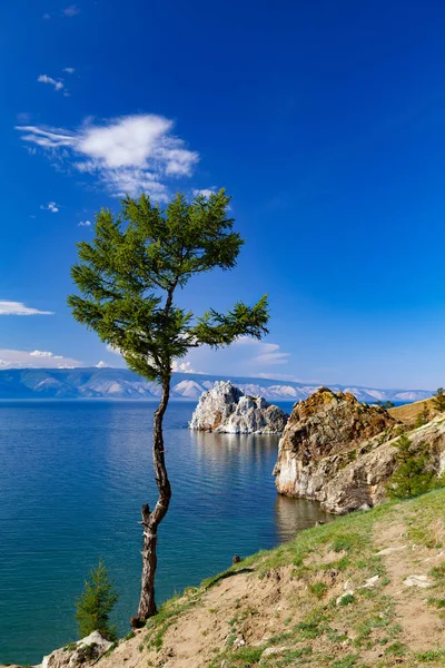 Danau Baikal. Pulau Olkhon. Cape Burkhan . — Stok Foto