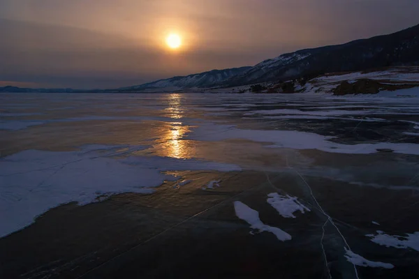 湖 Baikal.Winter 朝. — ストック写真