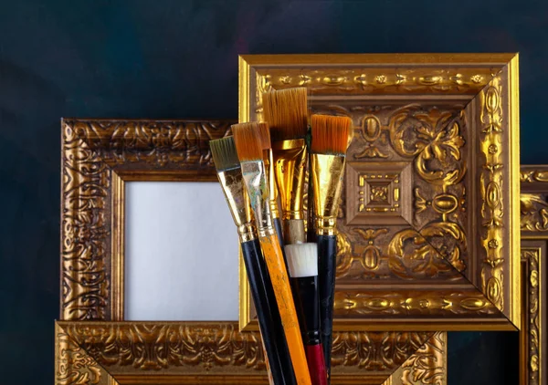 Velho Quadro Espelho Retro Dourado — Fotografia de Stock