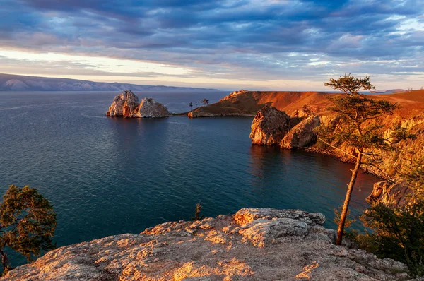 Baykal Gölü. Yaz akşamı.. — Stok fotoğraf