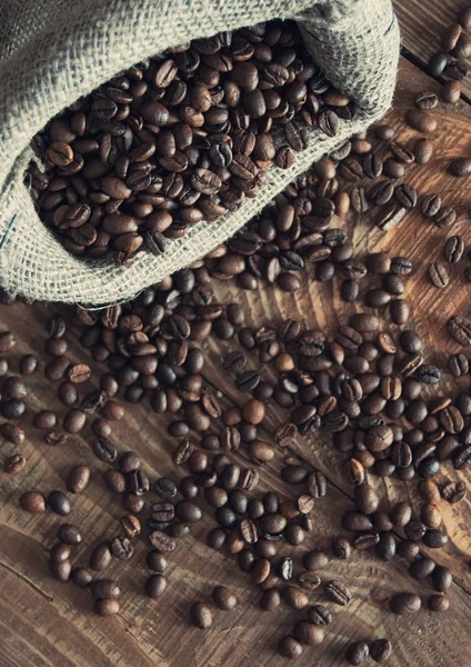 Volcado bolsa de granos de café — Foto de Stock