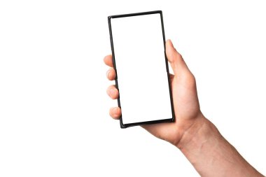 Men Hand, beyaz arka planda izole edilmiş, boş ekran ekranlı, modern akıllı telefon tutuyor.