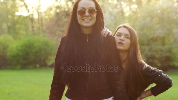 Portrait of couple of young beautiful brunettes. — Stock Video