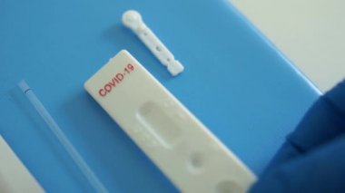 Ekspres test covid-19. Sars-Cov-2 Coronovirus hızlı tanı kiti açılıyor - test kaseti, sterilizatör, reaktör, pipet ve dezenfektan bezi