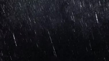 Yağmur damlaları animasyon yavaş çekimde sis koyu zemin üzerine düşen