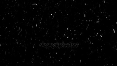 Çok sakin kar soldan sağa doğru düşüyor, sorunsuz bir şekilde ilmekledi