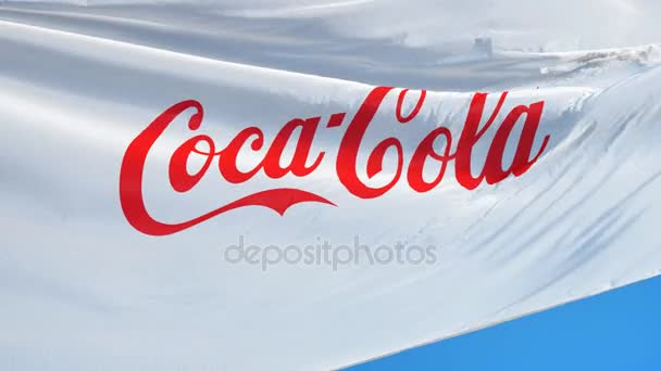 Bandera de la compañía Coca-Cola en cámara lenta, animación editorial — Vídeo de stock