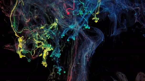 Kleurrijke Regenboog Verf Druppels Van Mengen Water Inkt Wervelende Onderwater — Stockvideo