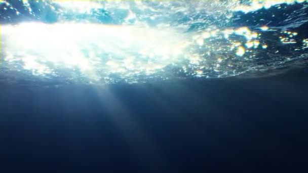 La peinture arc-en-ciel colorée tombe d'en haut mélangeant dans l'eau. Encre tourbillonnant sous l'eau. Nuage d'encre soyeuse isolé sur fond noir. Effet abstrait coloré d'animation d'explosion de fumée. Vue rapprochée. 