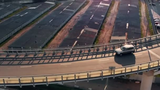 Niesamowita Panorama Lotnicza Moskiewskiej Wielopoziomowej Autostrady Słoneczny Wieczór Kamera Skupia — Wideo stockowe