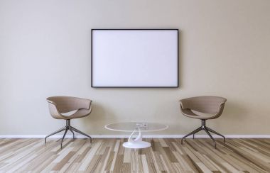 Duvardaki boş resim çerçevesi 