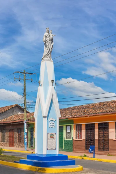 Viurgin Mary staty på gatan i Granada, Nicaragua — Stockfoto