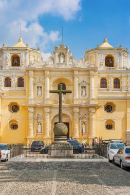 La Merced kilise Antigua, Guatemala central Park'ta