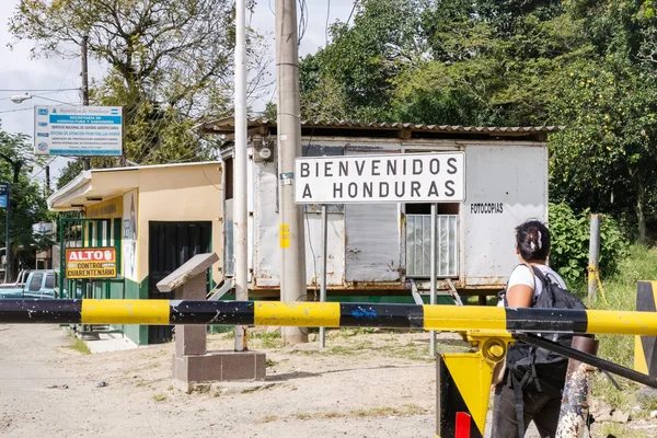 Gränsövergången mellan Nicaragua och Honduras. — Stockfoto