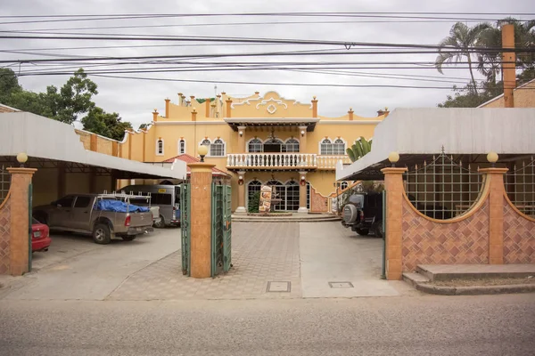 Vista frontale dell'hotel Mario Chavez a El Paraiso, Honduras . — Foto Stock
