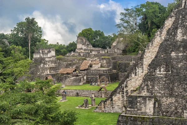 Maja romok, Tikal, Flores, Guatemala közelében — Stock Fotó