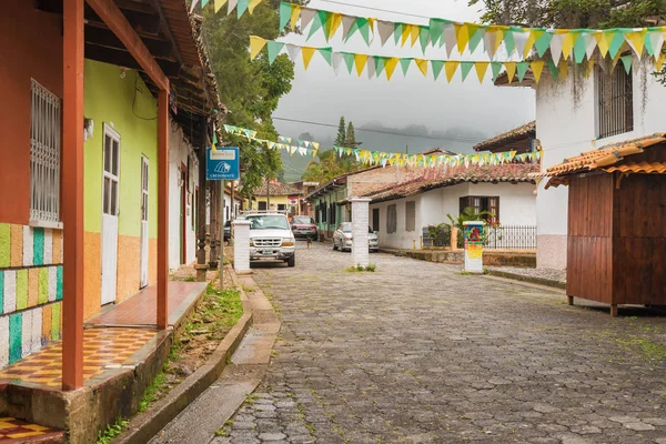 Valle de Angeles gamla spanska staden nära Tegucigalpa, Honduras — Stockfoto