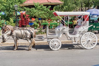 At arabası, Central Park'ta Granada, Nicaragua.