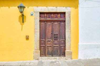 Antigua Guatemala sömürge evinde mimari detay.