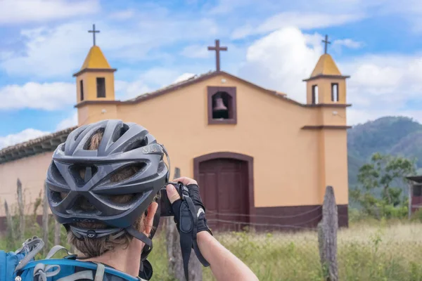 Catholic church at the road near Coa Arriba in Honduras. — Stock Photo, Image