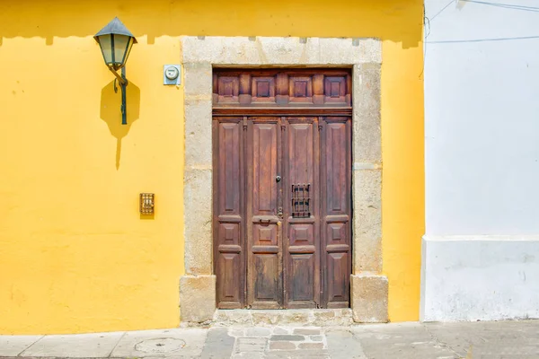 Détail architectural de la maison coloniale à Antigua Guatemala . — Photo