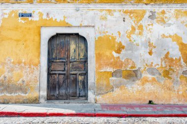 Antigua Guatemala sömürge evinde mimari detay.