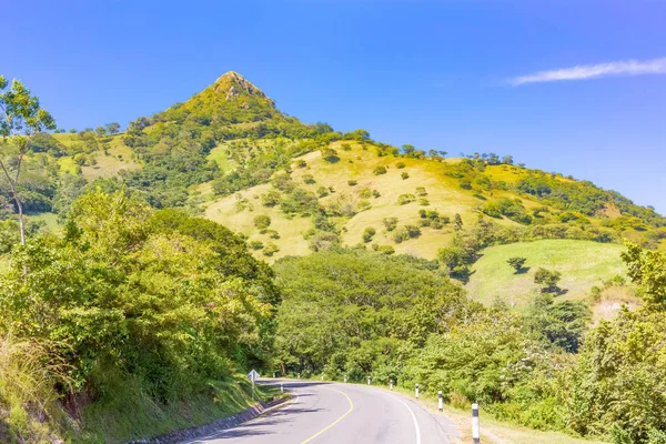 Paisagem montanhosa na Nicarágua perto da aldeia de Los Guasimos . — Fotografia de Stock