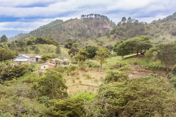 Paysage de montagne dans les régions reculées du Honduras — Photo