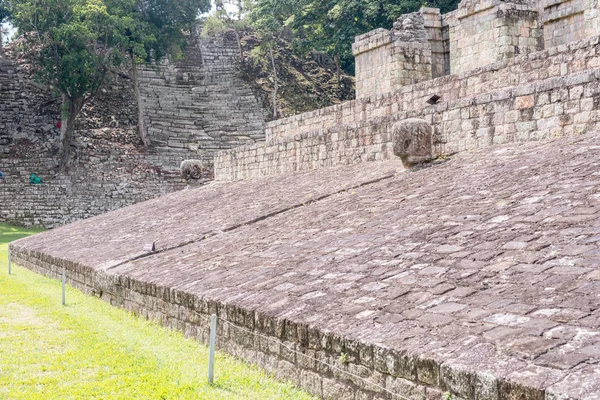 Famoso parque infantil Maia em Copan Ruinas, Honduras . — Fotografia de Stock