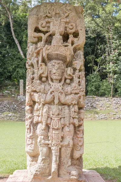 Pedras esculpidas nas ruínas maias em Copan Ruinas, Honduras — Fotografia de Stock