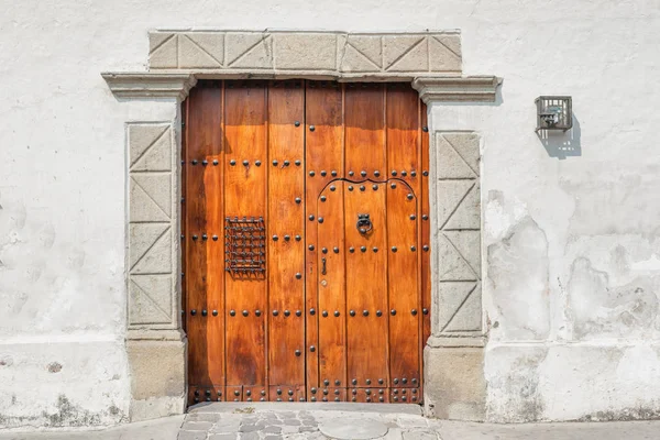 Architectonische details in het koloniale huis in Antigua Guatemala. — Stockfoto