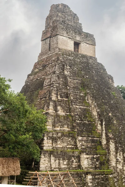 Templo de Tikal I, Templo do Grande Jaguar na Praça principal de — Fotografia de Stock