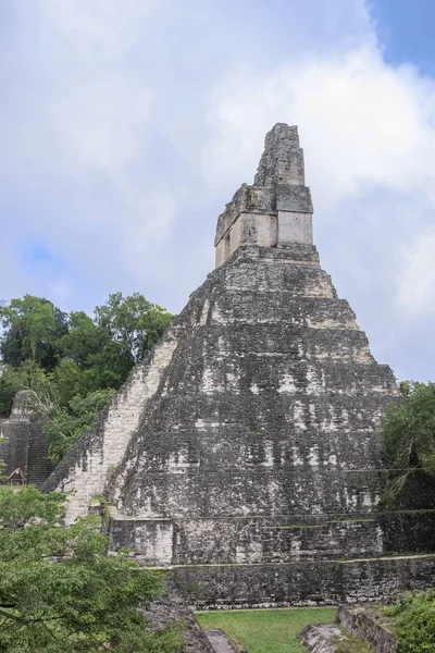 Tikal świątyni I Świątynia wielki Jaguar na głównym placu — Zdjęcie stockowe