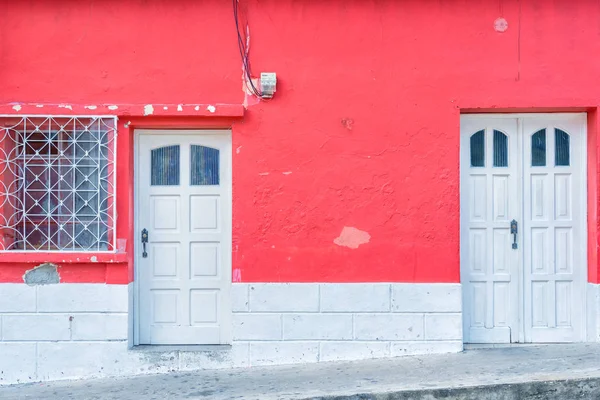 Флорес-Гватемала, архитектурные детали исторических зданий . — стоковое фото