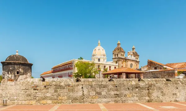 Velha parte histórica de Cartagena cercada pela muralha defensiva . — Fotografia de Stock