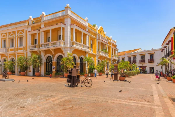 Plaza de San Pedro Claver mit Kopfsteinpflaster in Cartagena, Kolumbien. — Stockfoto