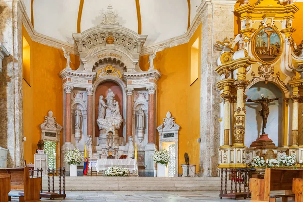 Ołtarz główny w kościele Santo Domingo, Cartagena de Indias, Bolivar — Zdjęcie stockowe