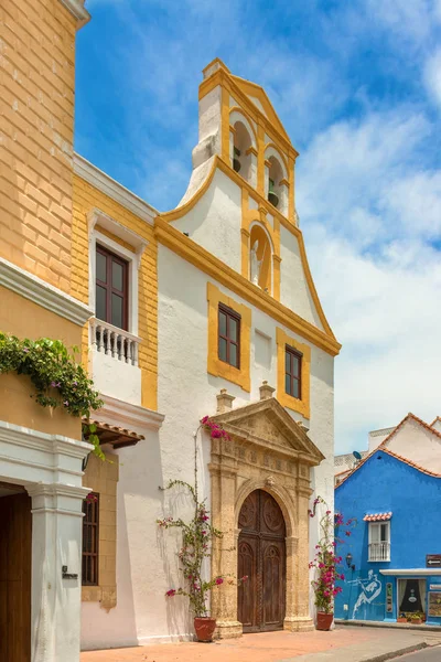 Santo Toribio kostel, Sangerto starosta ulici v centru města colonial — Stock fotografie