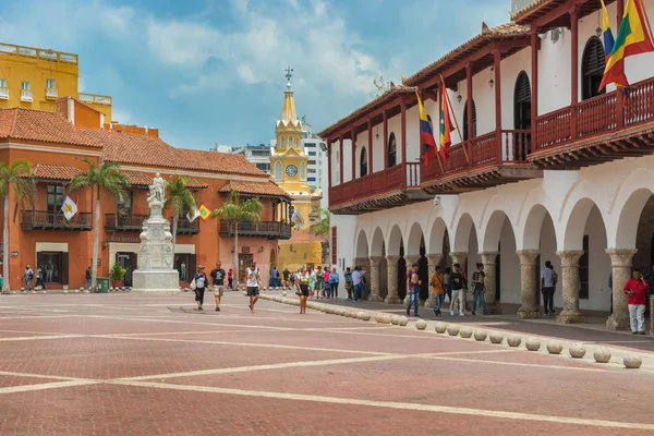  Plaza de la Aduana ve arka plan t Saat Kulesi kapıda