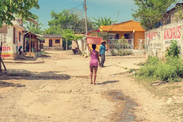 Personas y casas en la calle en Palenque, Colombia . —  Fotos de Stock