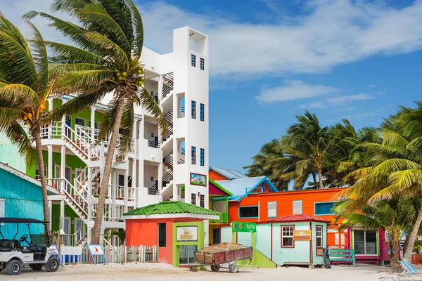 Modern condo building in Caye Caulker Belize — Stock Photo, Image