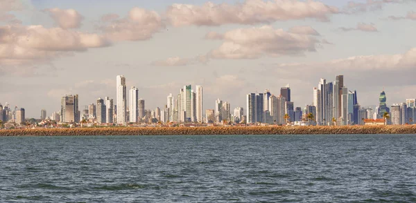 Silhuett av höga byggnader i Panama City, Panama — Stockfoto