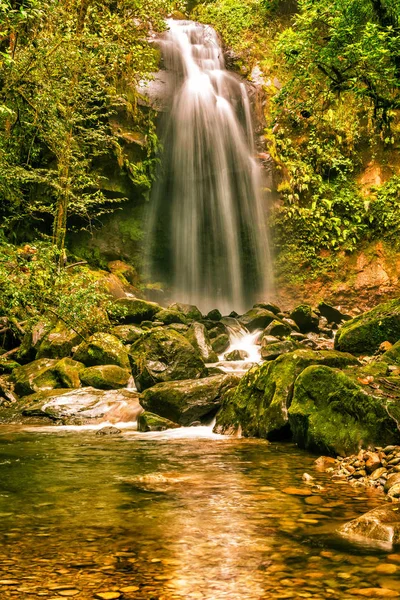 Vue sur la cascade perdue près de Boquete au Panama . — Photo