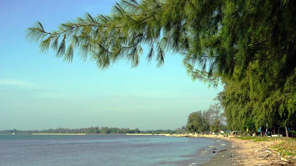 La mer et la plage à Rayong province, Thaïlande . — Photo